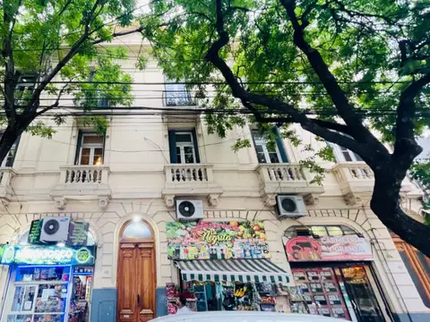 OPORTUNIDAD-  3 AMBIENTES ESTILO COLONIAL • 2º PISO- ALMAGRO