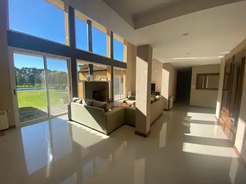 Casa 7 ambientes con 3 baños