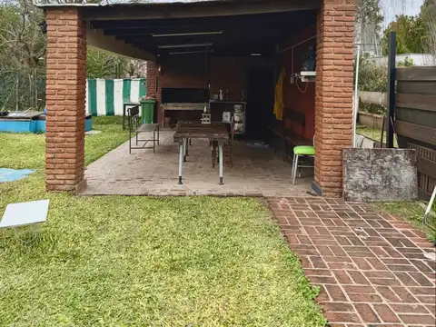 Casa 8 ambientes con 3 baños