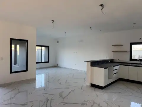 Casa 5 ambientes con 3 baños