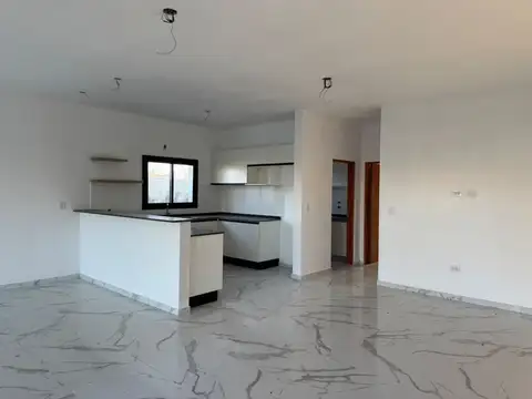 Casa en Venta con 4 cocheras
