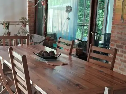 Casa 4 ambientes con 2 baños
