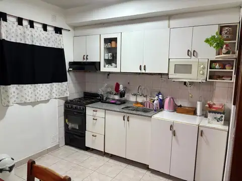 Casa 4 ambientes con 1 baño