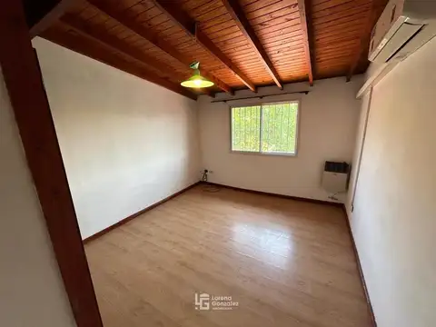 Casa en Alquiler con 3 cocheras