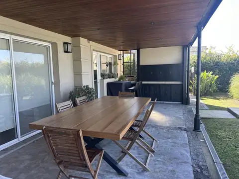 Casa en Venta en El Cantón, USD 420.000