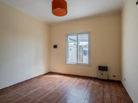 Casa 6 ambientes con 2 baños