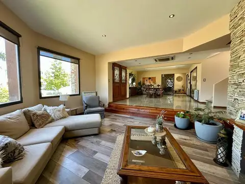 Casa 7 ambientes con 3 baños