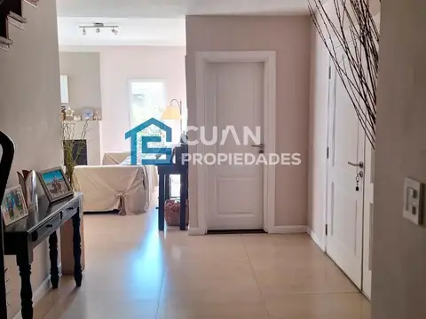 Casa 5 ambientes con 4 baños