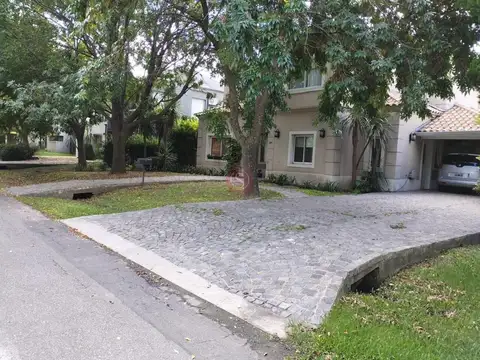 Casa  en Venta en Los Jazmines, Pilar del Este, Pilar