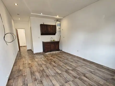 ALQUILER DEPARTAMENTO EN PASO DEL REY CON PEQUENO JARDIN EN SU FRENTE  A  150 METROS DE GRAHAM BELL