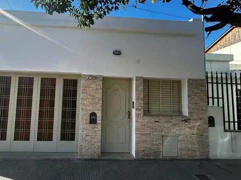 Casa en venta dos dormitorios c/garage. Barrio Urquiza
