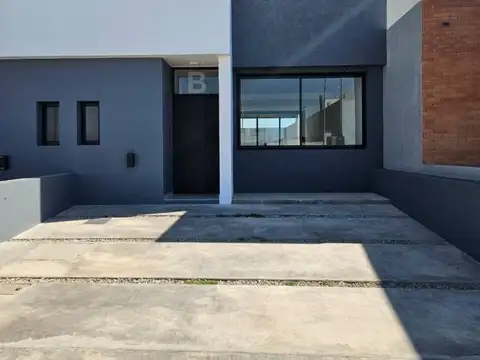 ALQUILER- QUEBRADAS -MANANTIALES-PATIO -3 DORM 3 BAÑOS