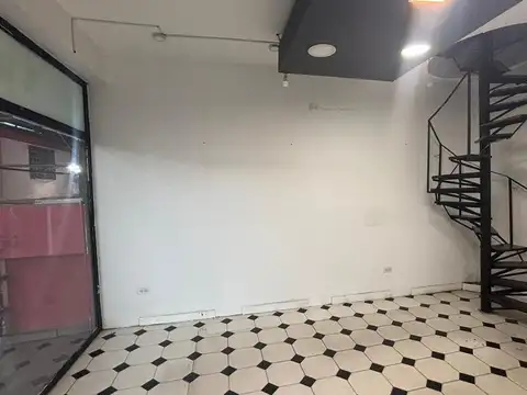 Se alquila LOCAL en HISTÓRICA GALERÍA de Catamarca