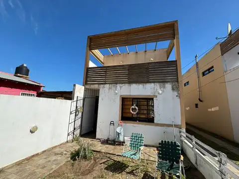 Casa 4 ambientes con 2 baños