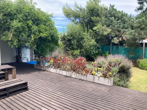 Casa en Venta con 3 cocheras