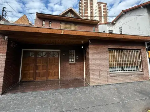Casa de 5 ambientes, lote propio, 8,66 x 43.30, Excelente ubicación en Ramos Mejía