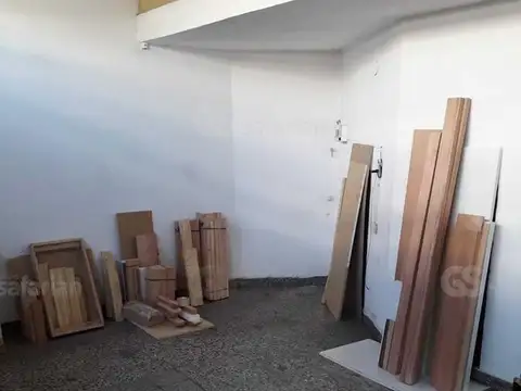 Local en Alquiler en Coghlan, $ 850.000