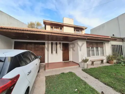 Casa 4 ambientes en Bosque Alegre