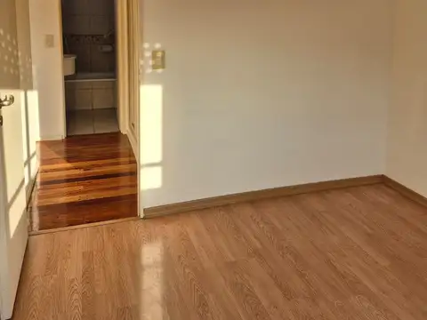 DEPARTAMENTO 2 AMBIENTES CON COCHERA CUBIERTA