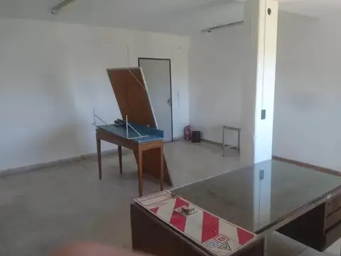 Alquiler de Depósito Industrial de 240m² en Avellaneda