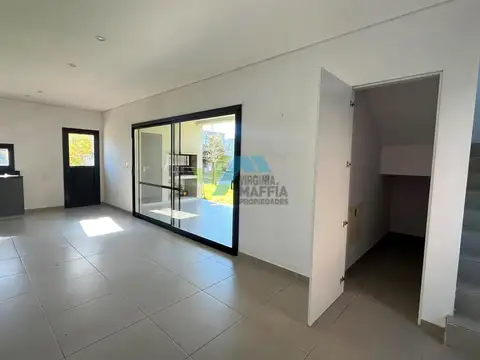 Casa 5 ambientes con 2 baños
