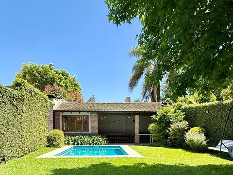 Impecable casa, reciclada hace 12 años, 5 amb (ste), jardín, quincho, pileta