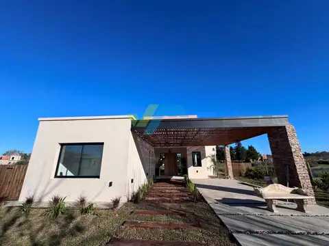Casa en Alquiler con 1 cochera