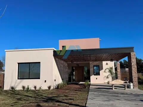 Alquiler anual de casa a la laguna con pileta - CAZAL