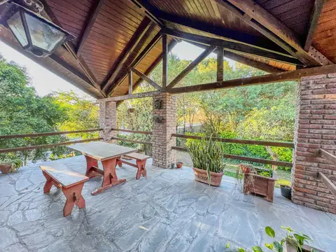 Casa en Venta con 2 cocheras