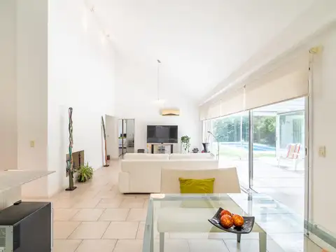 Casa en Venta en Loma Verde, USD 250.000