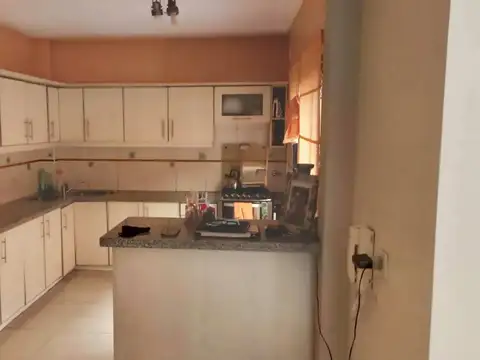 Depto Tipo Casa en Venta con 1 cocheras
