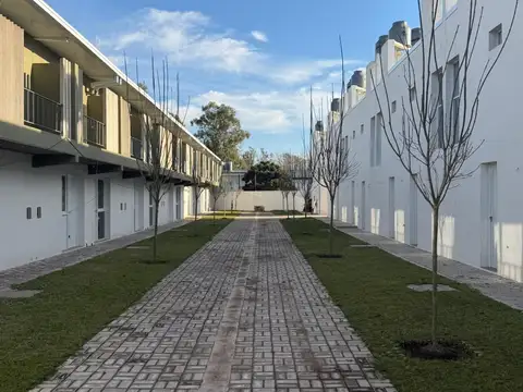 DELIA MARQUINEZ Y MARIA A DE VINCENTI 200