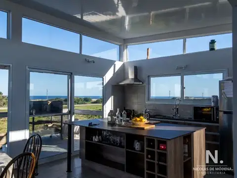 Casa 4 ambientes con 2 baños