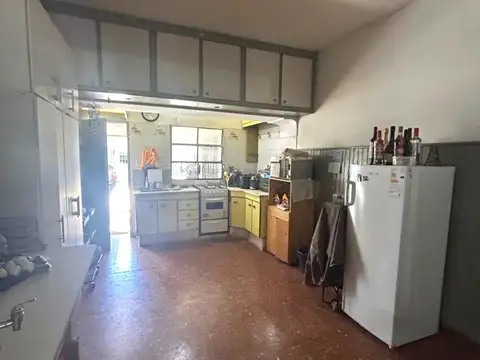 Casa en Venta con 3 cocheras