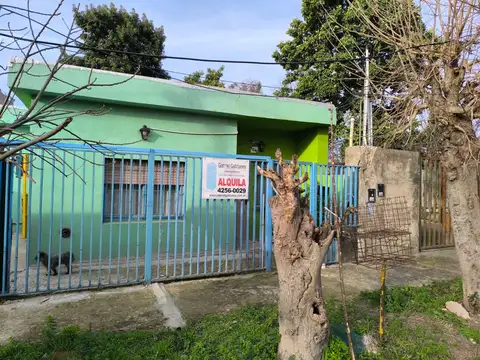 ALQUILA casa 3 ambientes . Berazategui