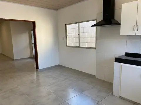Alquiler casa tres dormitorios y cochera en Pando
