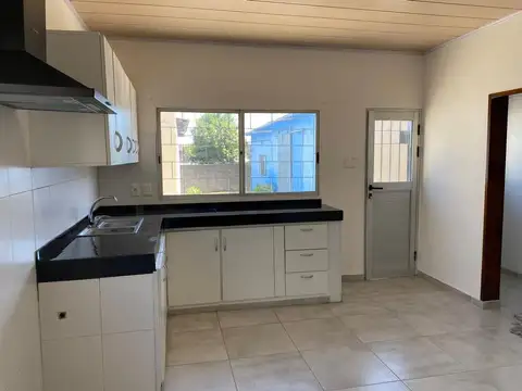 Casa en Alquiler con 2 cocheras