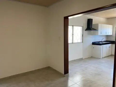 Casa 4 ambientes con 1 baño