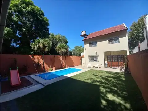 Casa en Venta con 3 cocheras