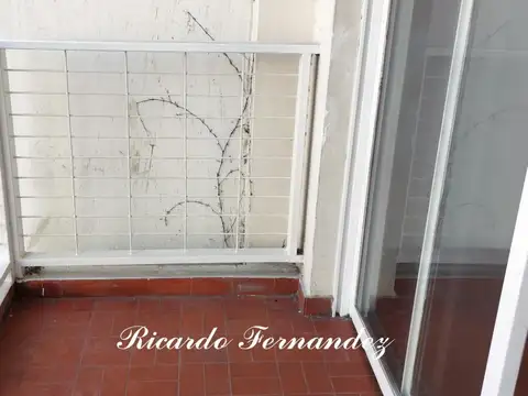 EXCELENTE DEPARTAMENTO 3 AMBIENTES, COCINA COMEDOR, BALCÓN