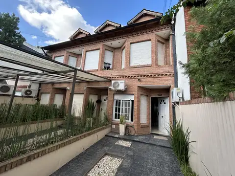 PH TRIPLEX en  RAMOS MEJIA  con cochera y patio - construcción y materiales de primera calidad.