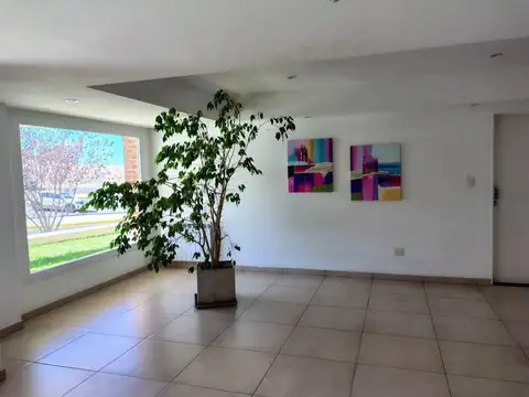 Leloir 900, Piso 1