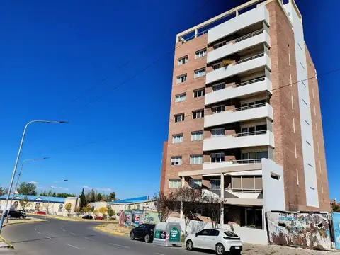 Leloir 900, Piso 1