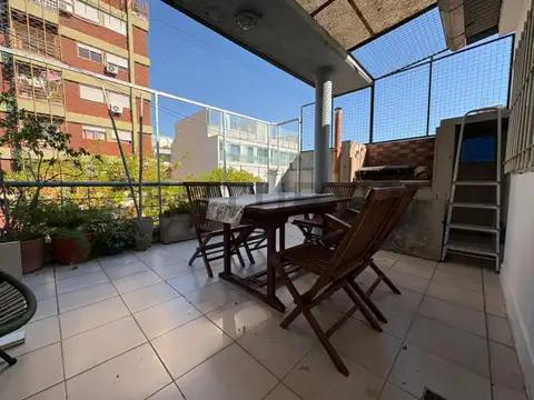 Departamento  Dúplex con Terraza Propia y Parrilla – A metros del Parque Saavedra