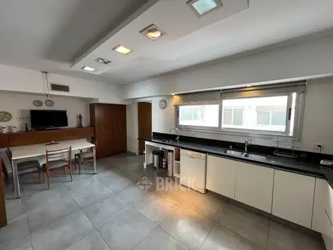 PISO C/DEP EN AV. JUAN B. ALBERDI AL 1000 - 2 COCHERAS ESCRITORIO ESPECT SUITE 2 BALCONES