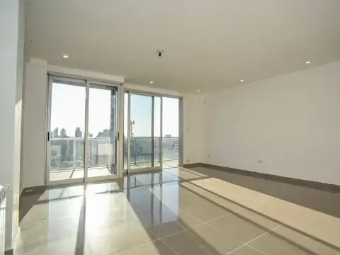 GRAN Semipiso al frente 4 ambientes y 2 cocheras.