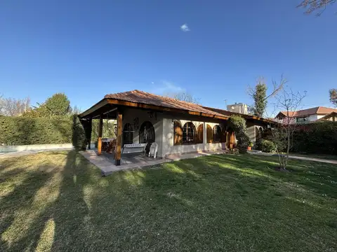 Casa en Venta con 2 cocheras