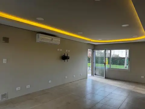 Casa 6 ambientes con 2 baños