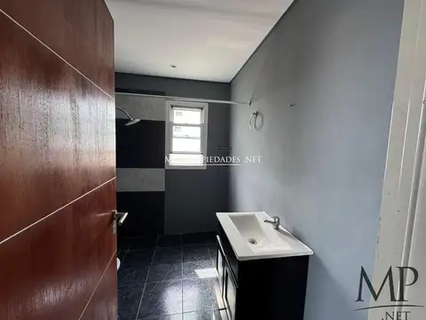 Casa 4 ambientes con 5 baños
