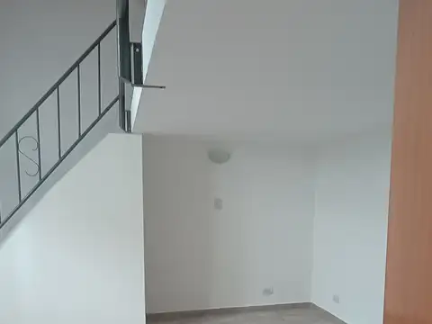 Avenida Hipólito Yrigoyen 6700